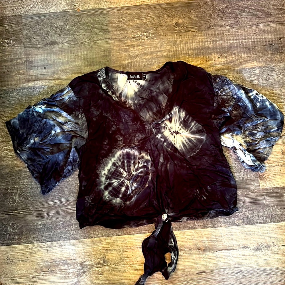 Fabrik tie die loose top